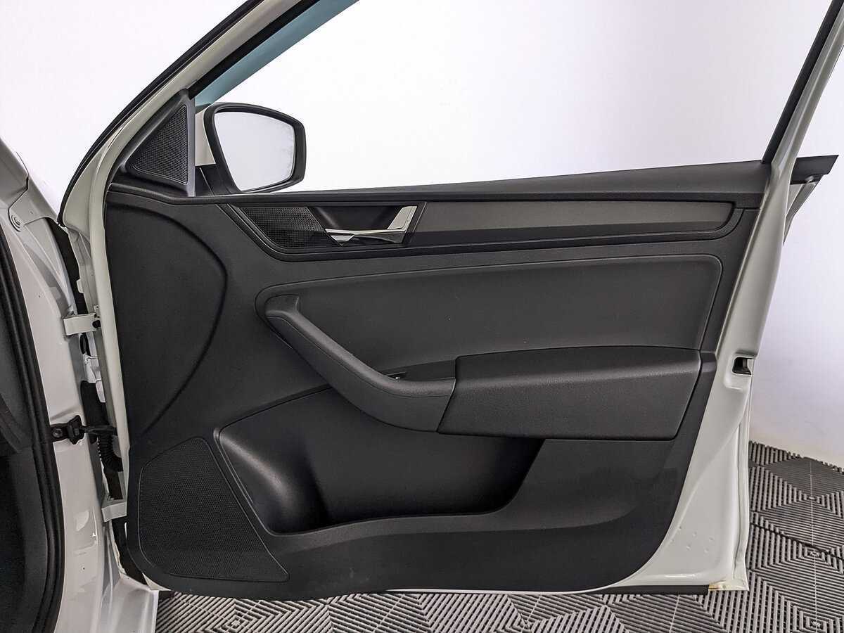 Купить Skoda Rapid с пробегом. Фото: #24