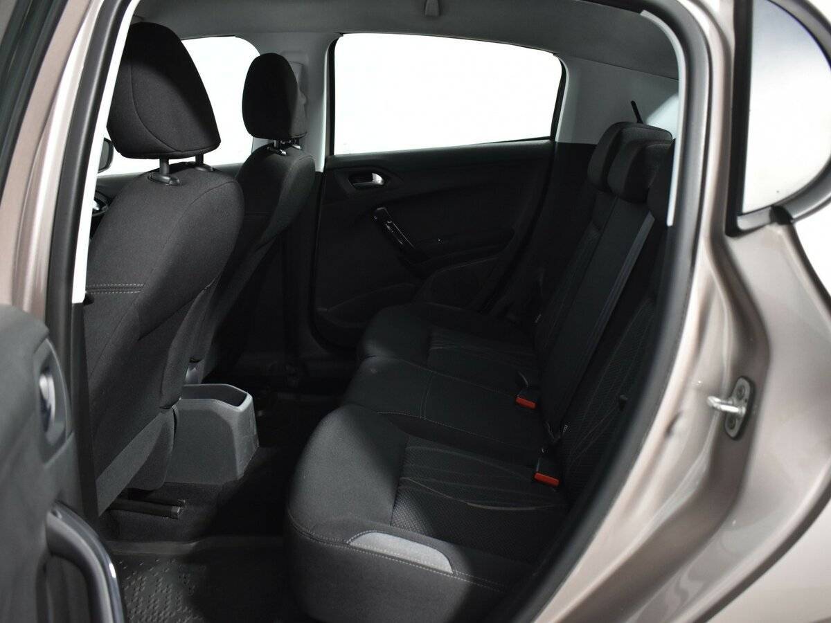 Купить Peugeot 208 с пробегом. Фото: #11