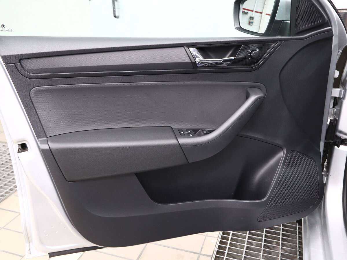 Купить Skoda Rapid с пробегом. Фото: #10