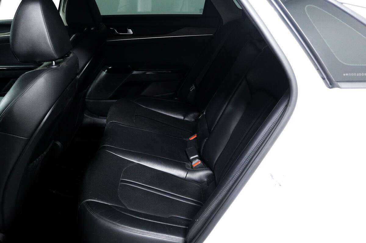 Купить Kia K5 с пробегом. Фото: #11