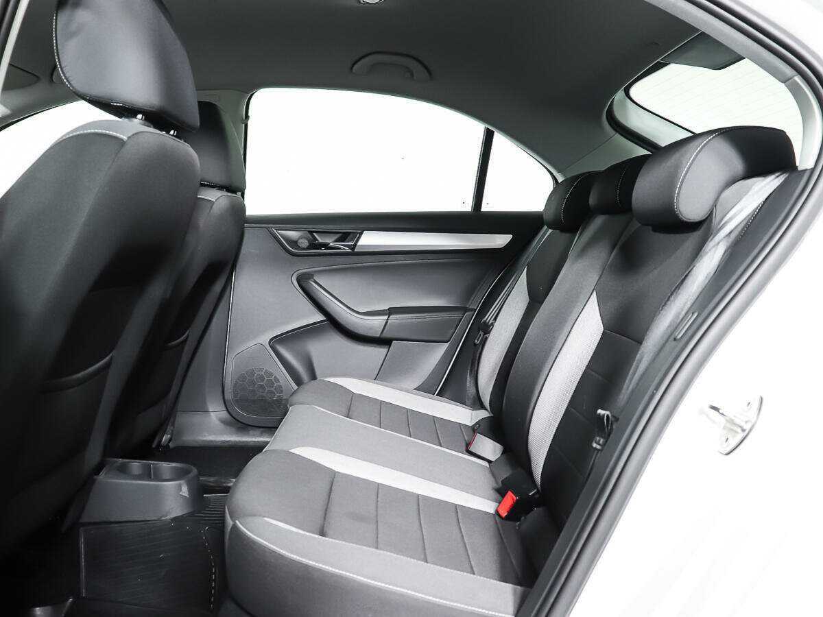 Купить Skoda Rapid с пробегом. Фото: #8