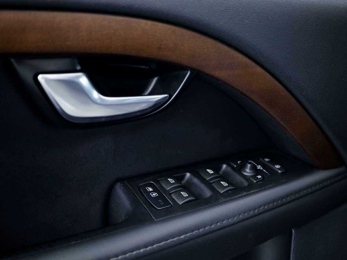 Купить Volvo XC70 с пробегом. Фото: #12