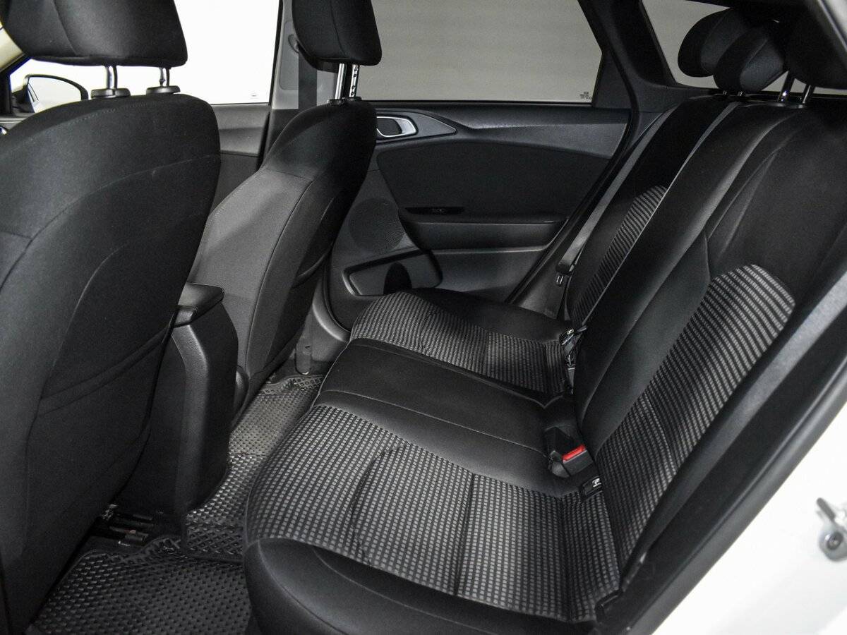Купить Kia Ceed с пробегом. Фото: #8