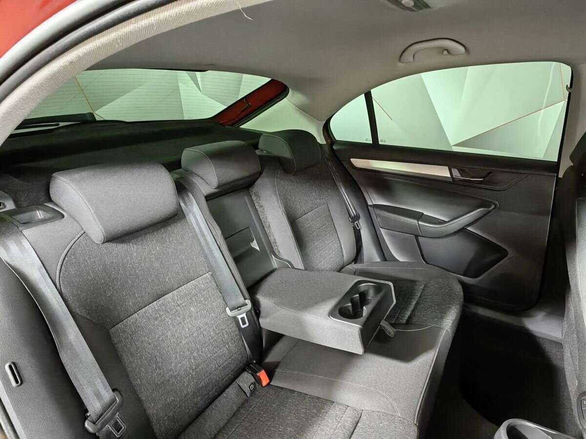 Купить Skoda Rapid с пробегом. Фото: #12