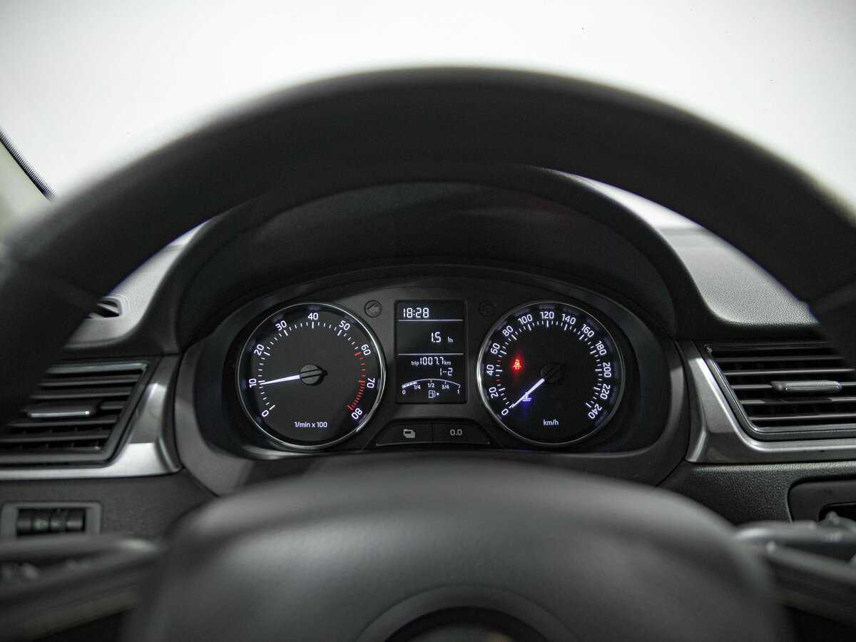 Купить Skoda Rapid с пробегом. Фото: #6