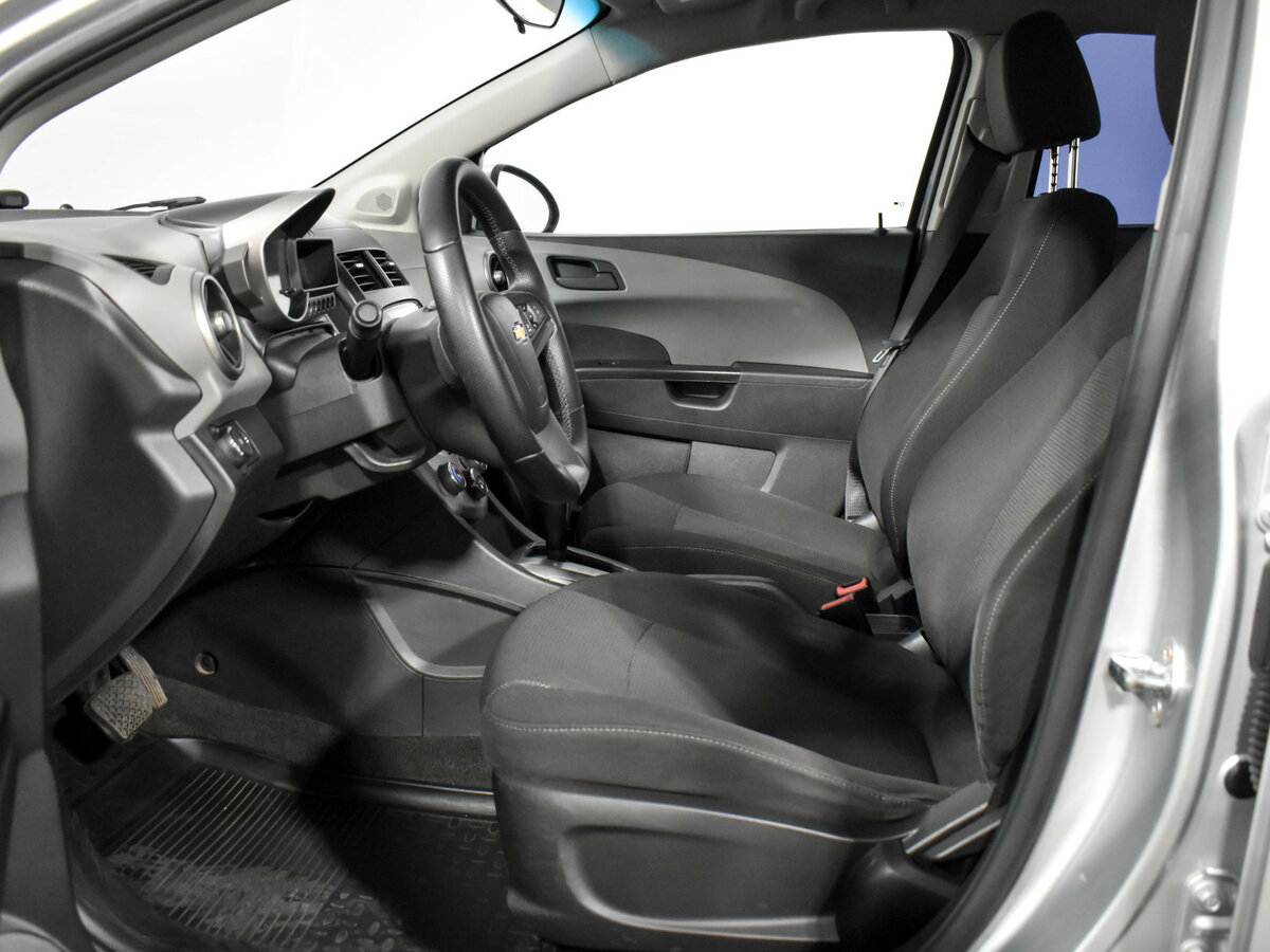 Купить Chevrolet Aveo с пробегом. Фото: #9