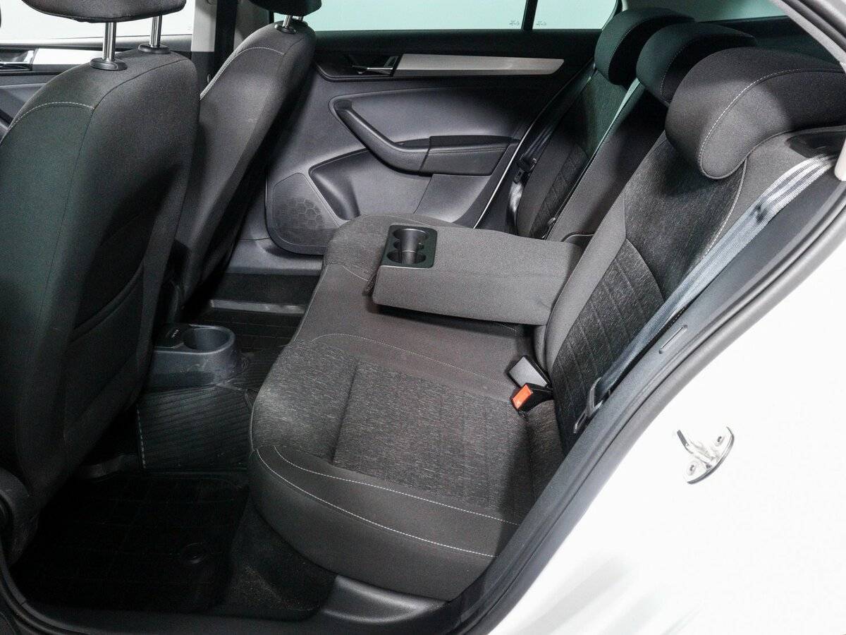 Купить Skoda Rapid с пробегом. Фото: #9