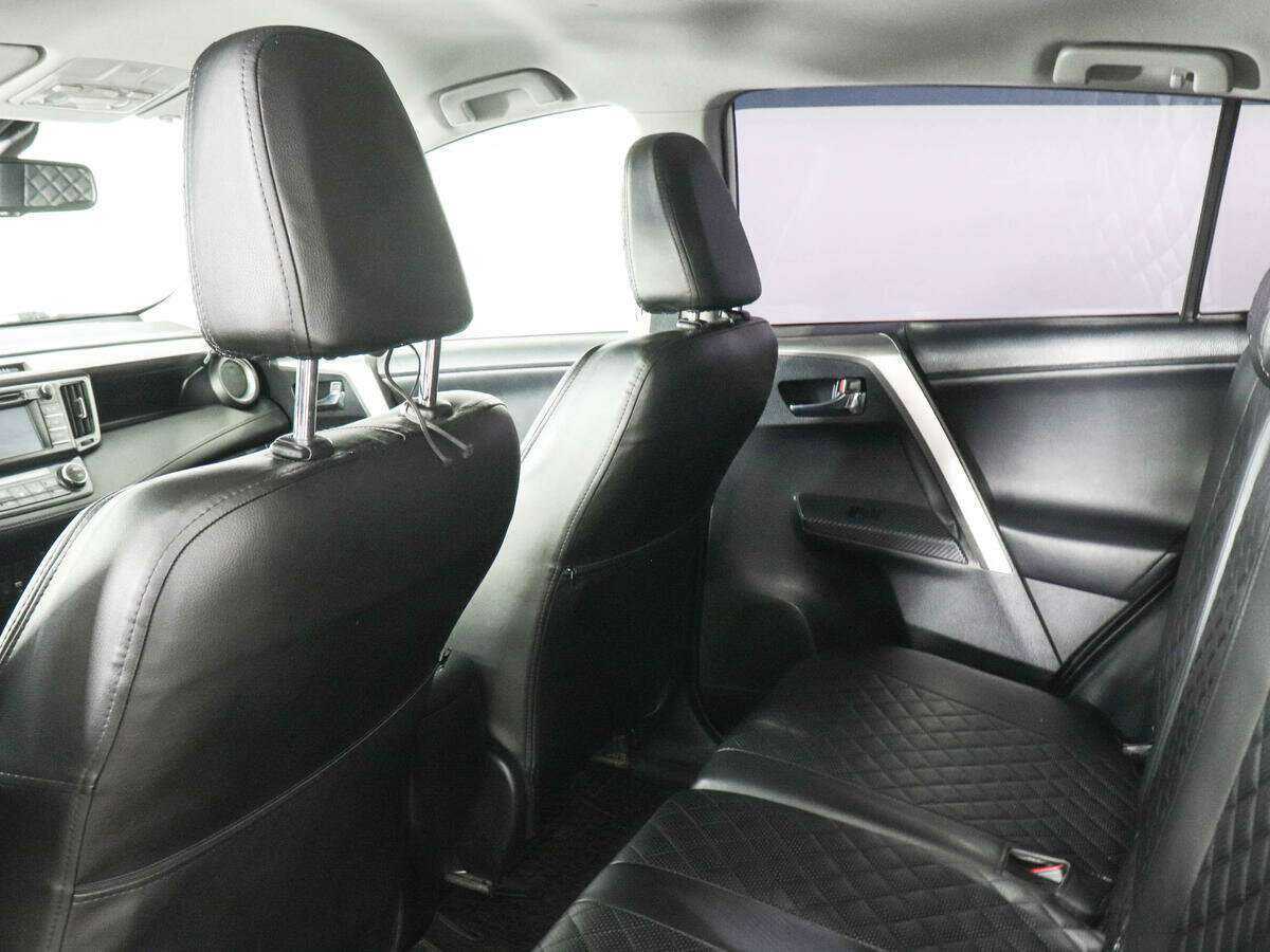 Купить Toyota RAV4 с пробегом. Фото: #11