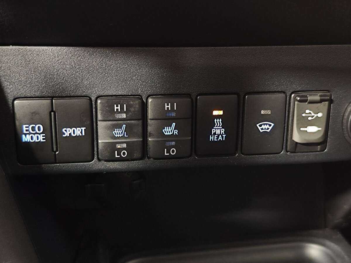 Купить Toyota RAV4 с пробегом. Фото: #21