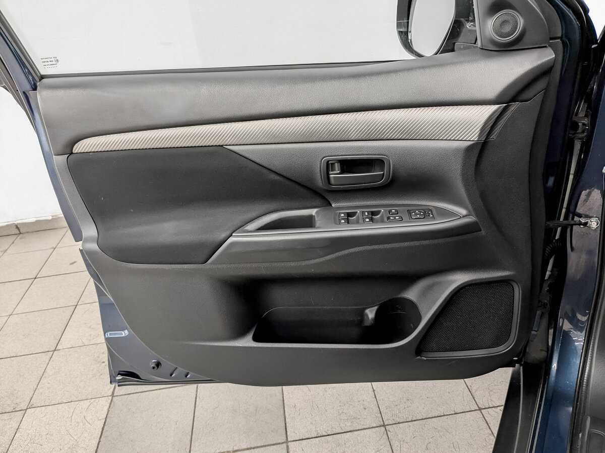 Купить Mitsubishi Outlander с пробегом. Фото: #18