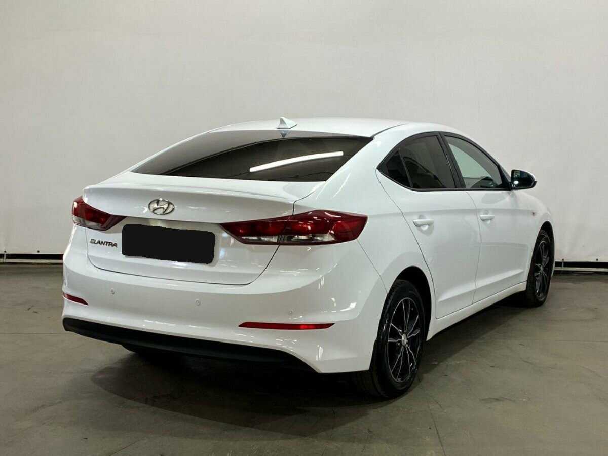 Купить Hyundai Elantra с пробегом. Фото: #4
