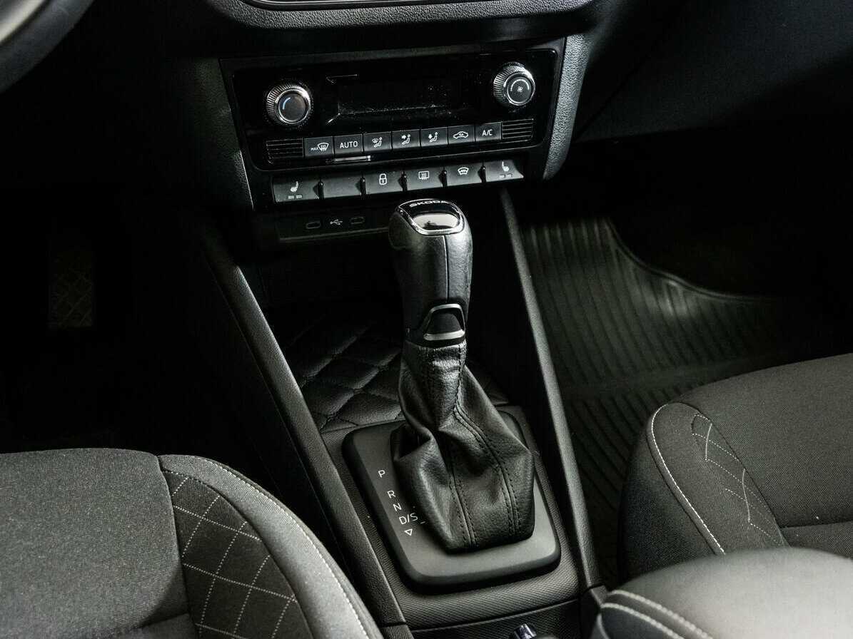 Купить Skoda Rapid с пробегом. Фото: #10