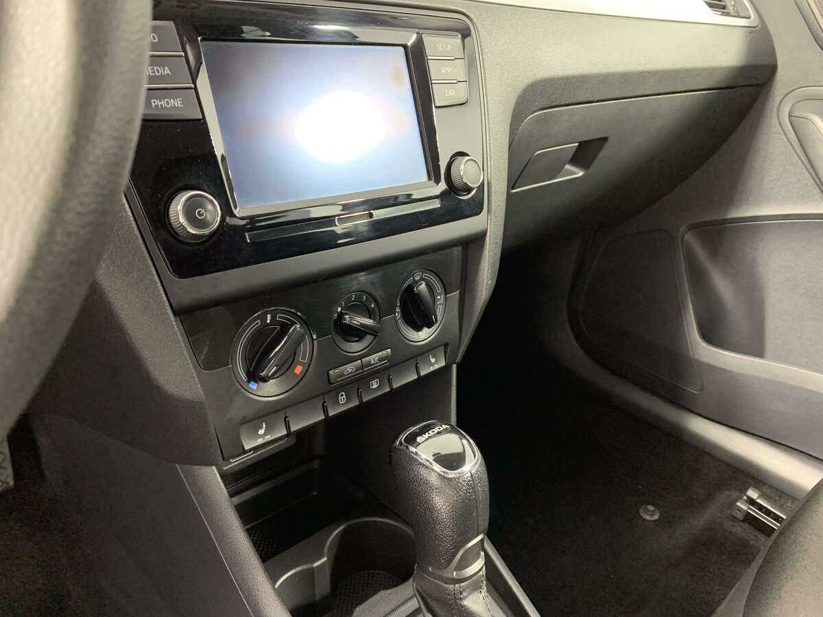 Купить Skoda Rapid с пробегом. Фото: #13