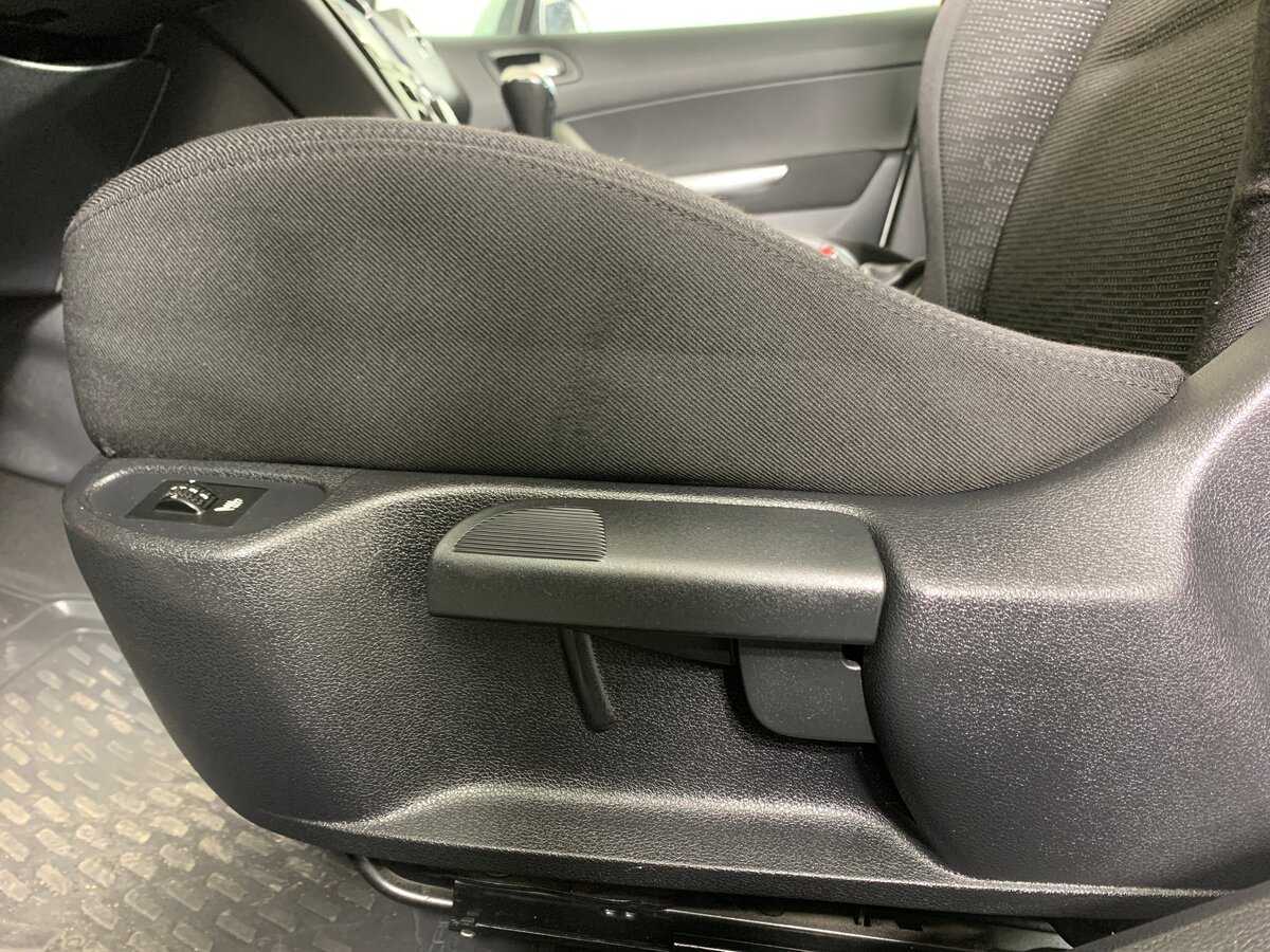 Купить Peugeot 308 с пробегом. Фото: #16