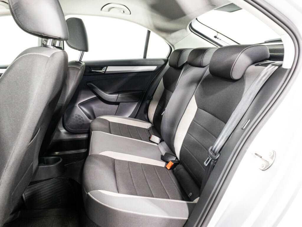 Купить Skoda Rapid с пробегом. Фото: #9