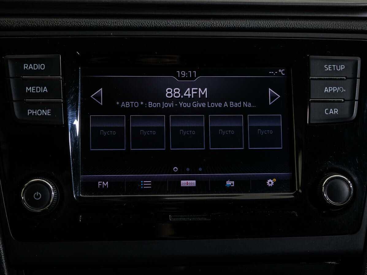 Купить Skoda Rapid с пробегом. Фото: #9