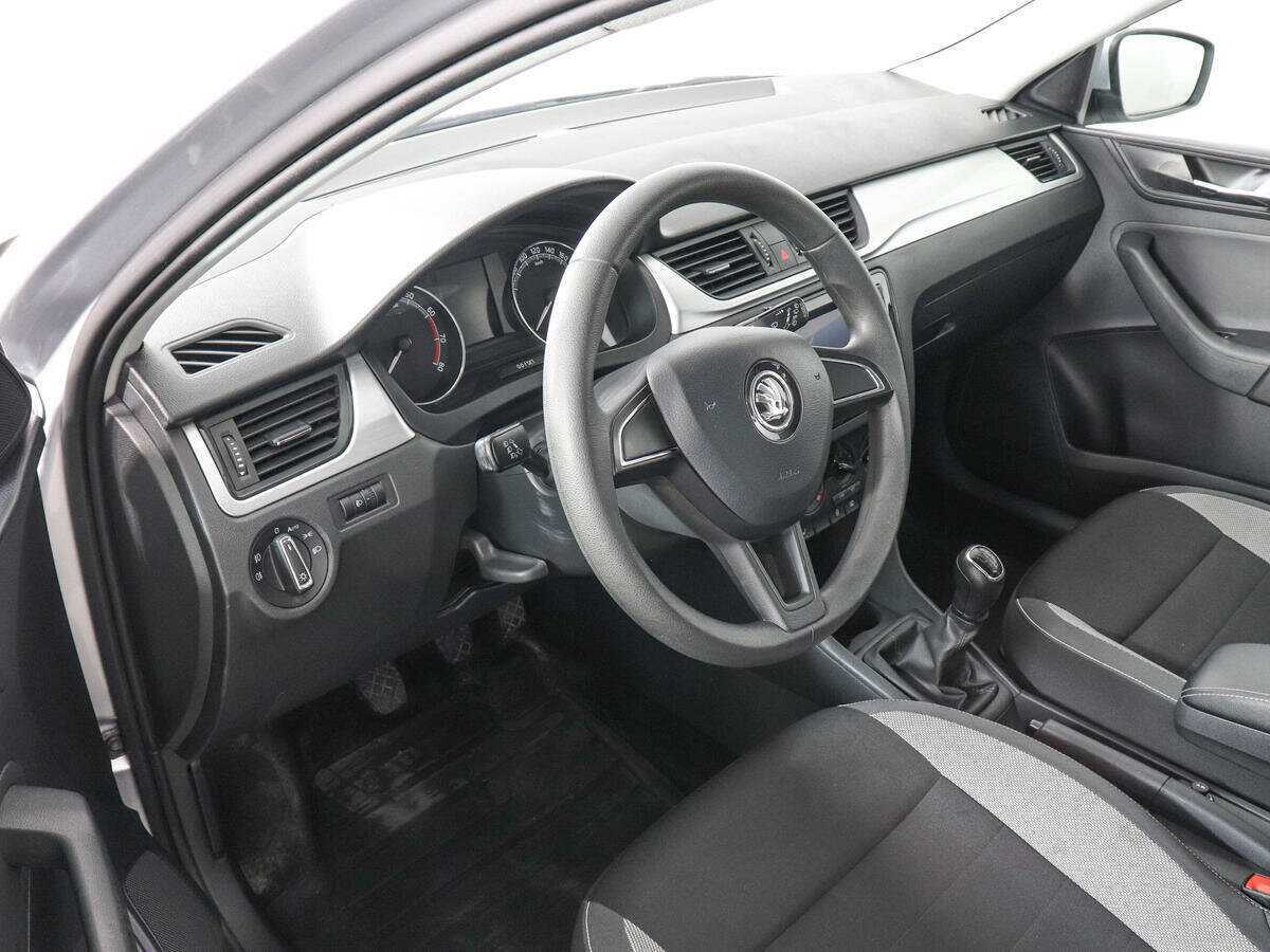 Купить Skoda Rapid с пробегом. Фото: #8
