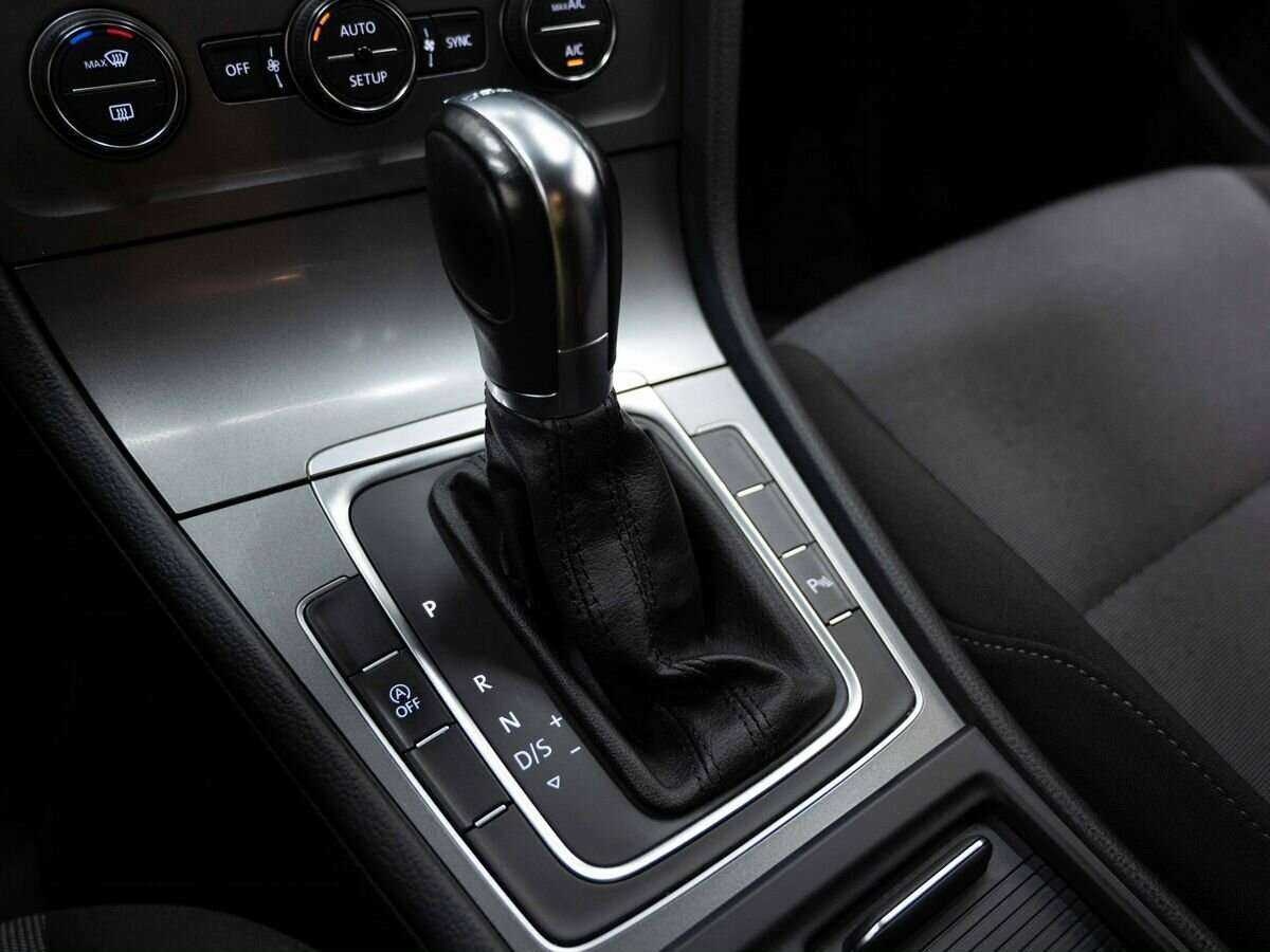 Купить Volkswagen Golf с пробегом. Фото: #22