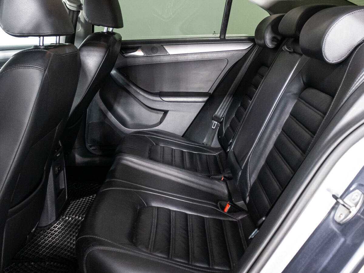 Купить Volkswagen Jetta с пробегом. Фото: #9