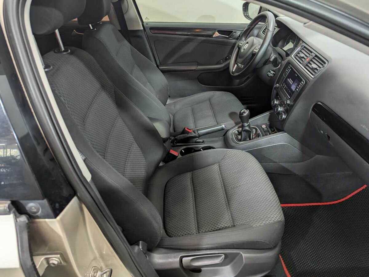 Купить Volkswagen Jetta с пробегом. Фото: #7