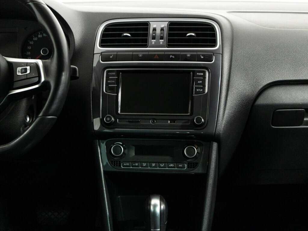Купить Volkswagen Polo с пробегом. Фото: #13