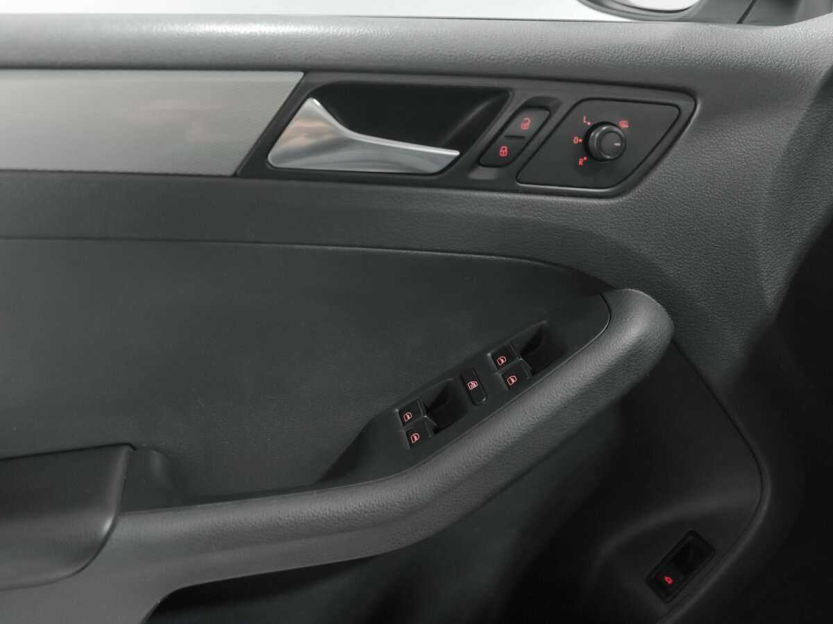 Купить Volkswagen Jetta с пробегом. Фото: #8