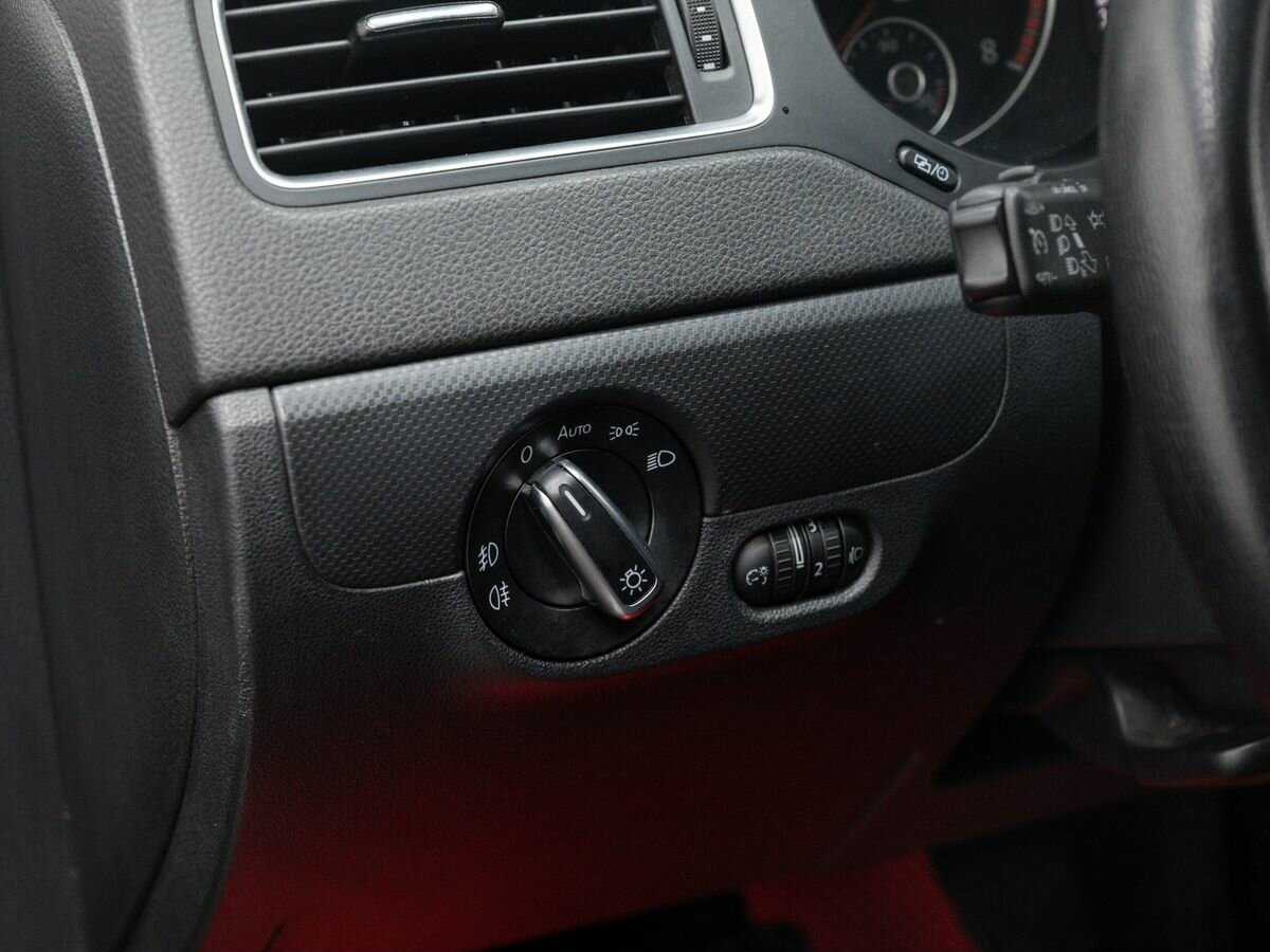 Купить Volkswagen Jetta с пробегом. Фото: #15