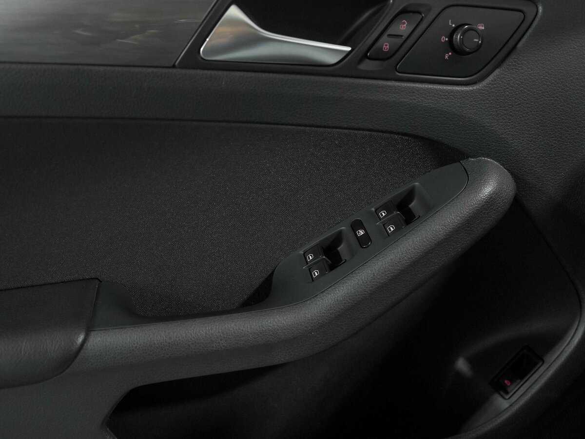 Купить Volkswagen Jetta с пробегом. Фото: #9