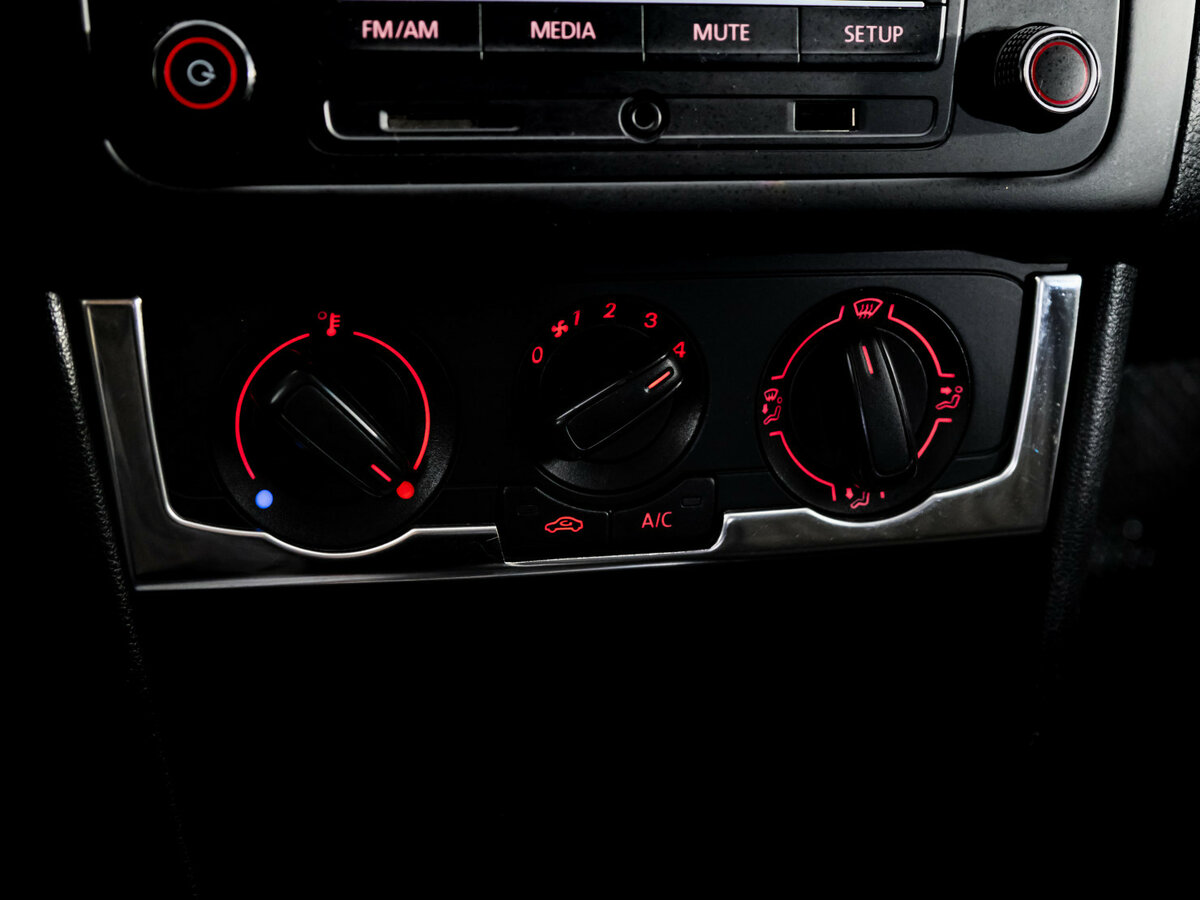 Купить Volkswagen Polo с пробегом. Фото: #10