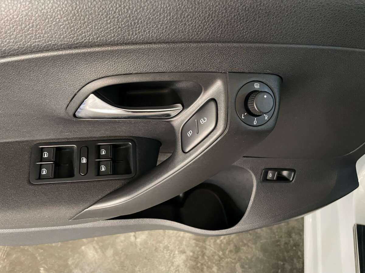 Купить Volkswagen Polo с пробегом. Фото: #17