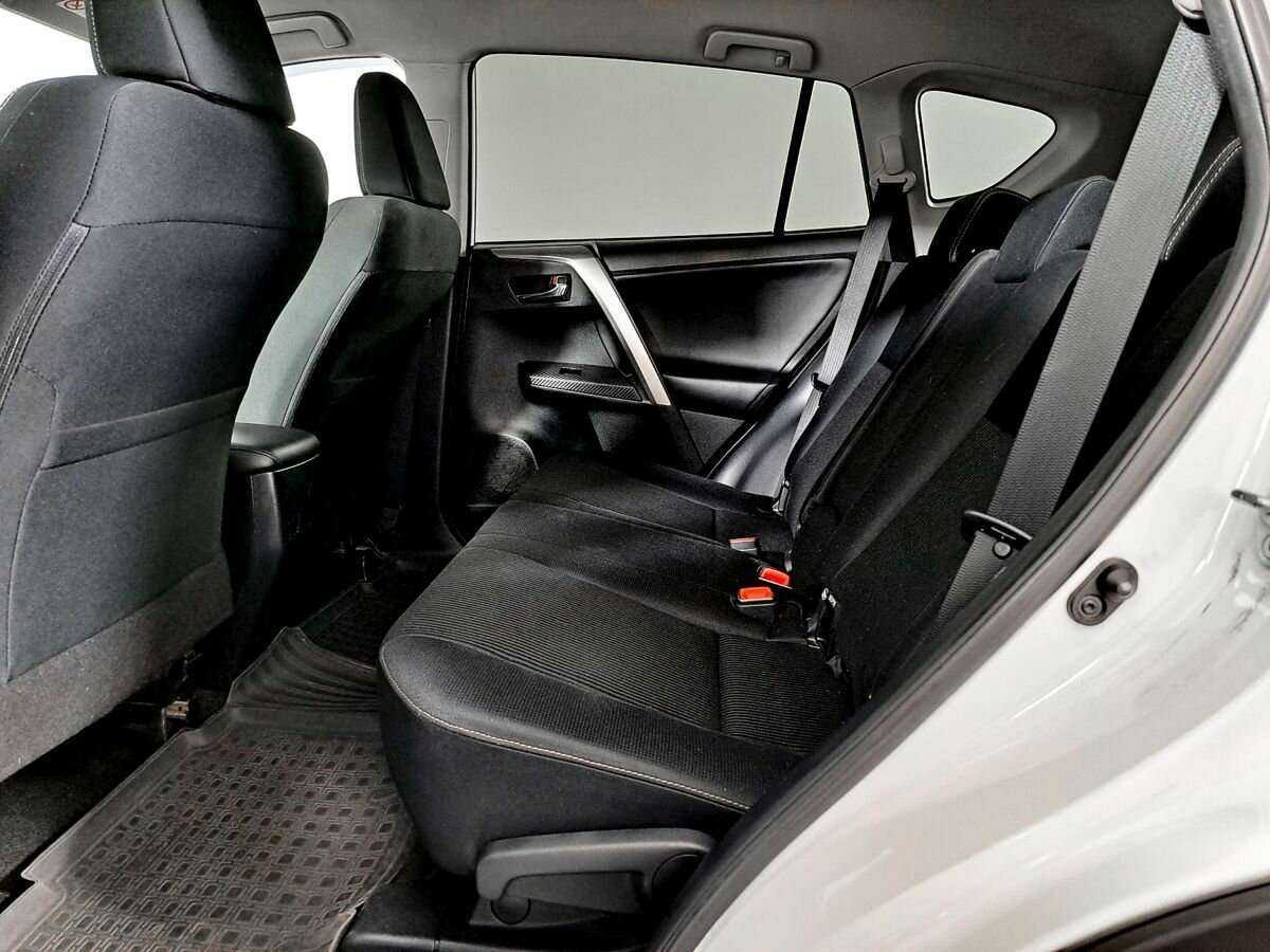 Купить Toyota RAV4 с пробегом. Фото: #7