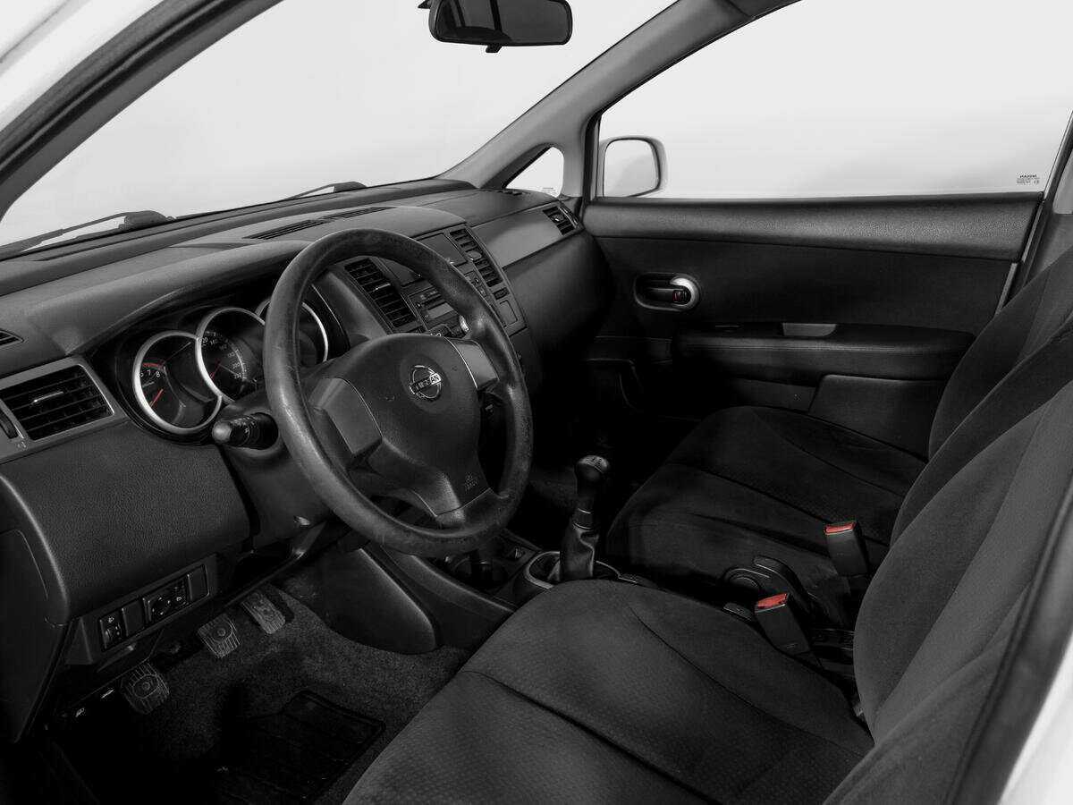 Купить Nissan Tiida с пробегом. Фото: #13