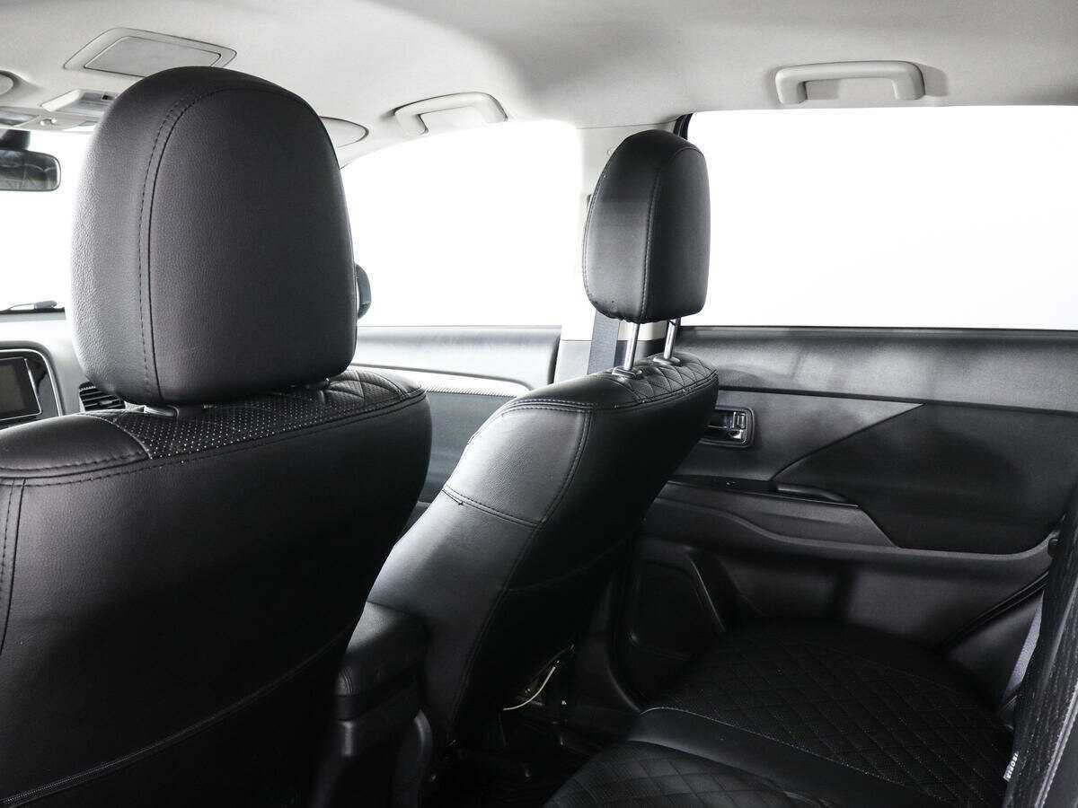 Купить Mitsubishi Outlander с пробегом. Фото: #11