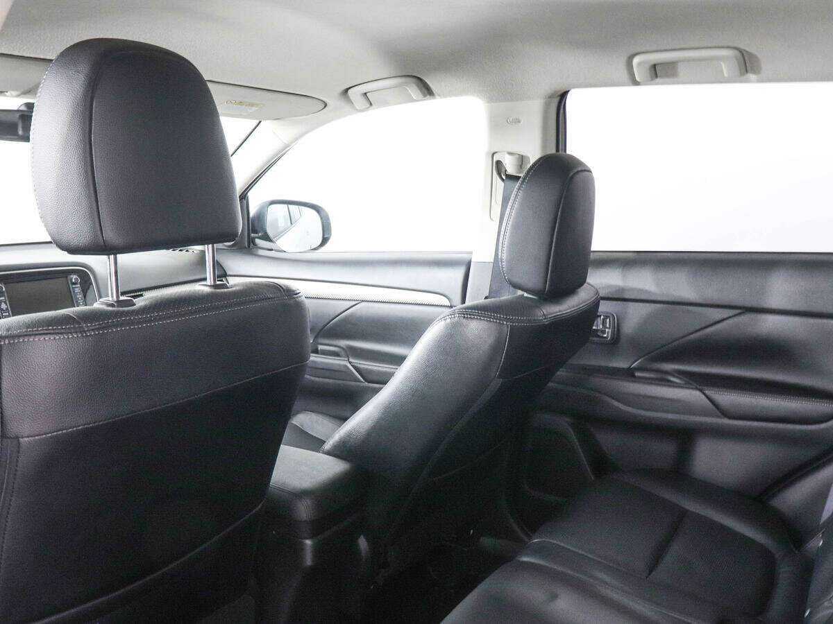 Купить Mitsubishi Outlander с пробегом. Фото: #11