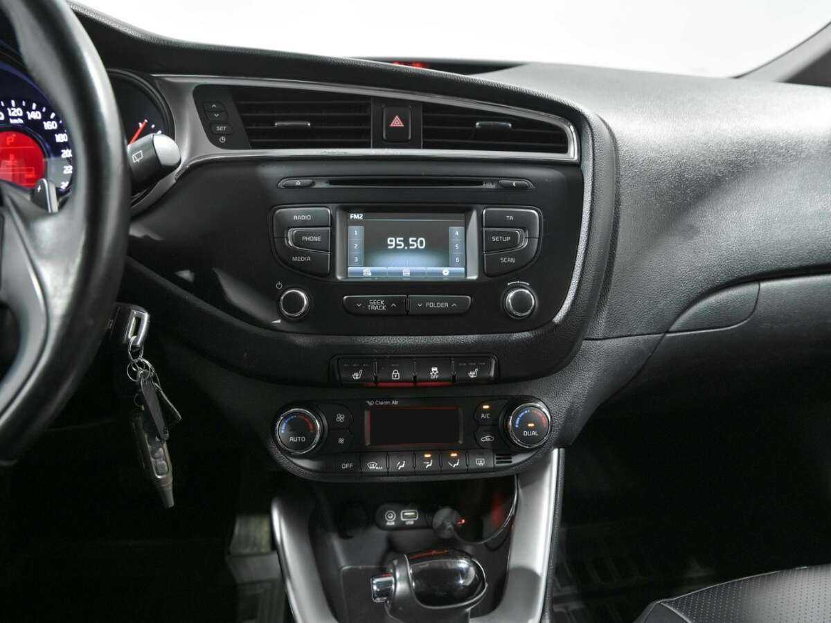 Купить Kia Ceed с пробегом. Фото: #9