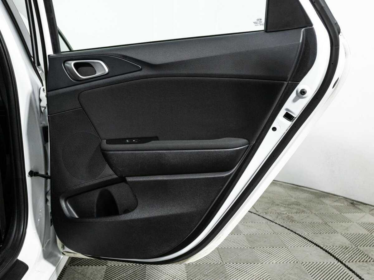 Купить Kia Ceed с пробегом. Фото: #28