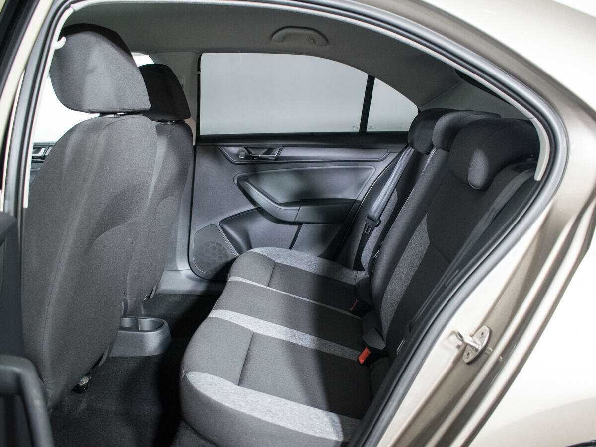 Купить Skoda Rapid с пробегом. Фото: #9