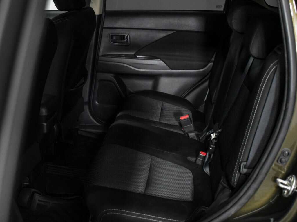 Купить Mitsubishi Outlander с пробегом. Фото: #11