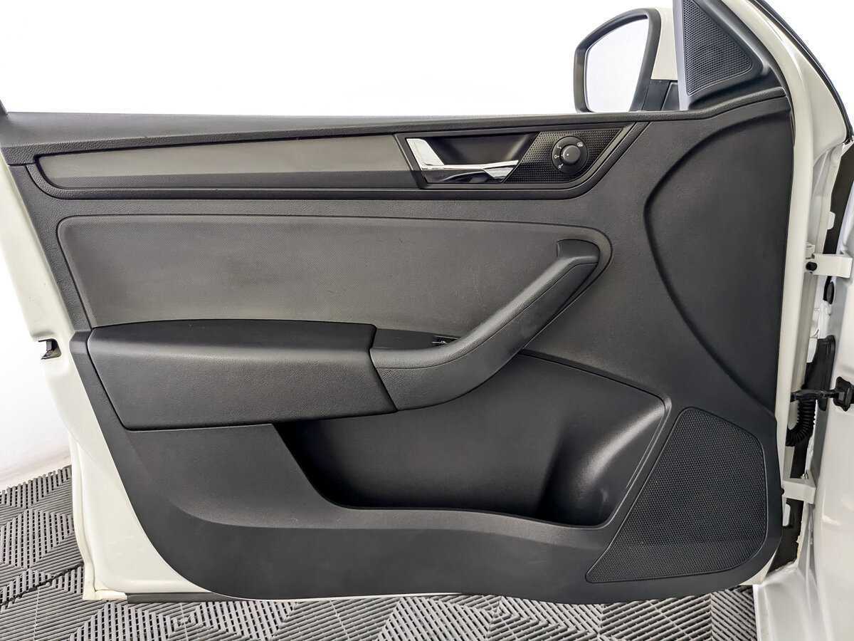 Купить Skoda Rapid с пробегом. Фото: #13
