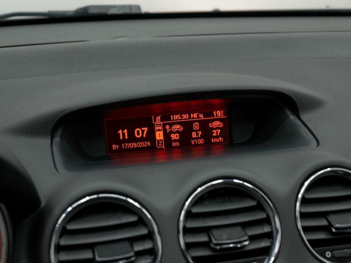 Купить Peugeot 408 с пробегом. Фото: #20