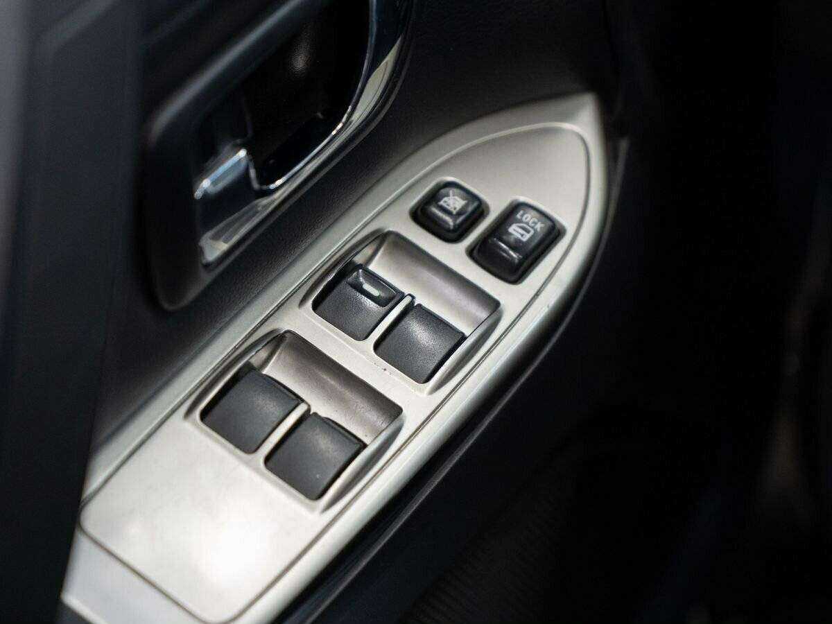 Купить Mitsubishi Pajero с пробегом. Фото: #11