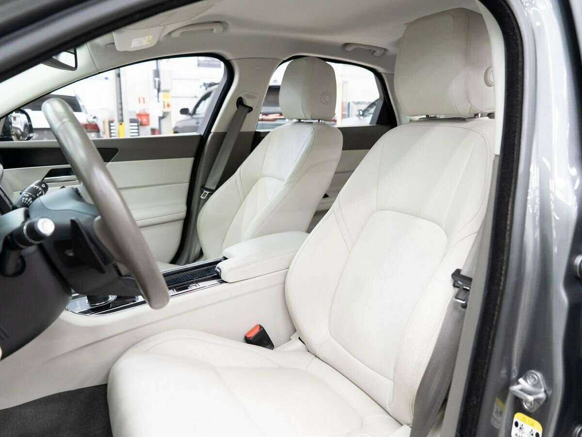 Купить Jaguar XF с пробегом. Фото: #5
