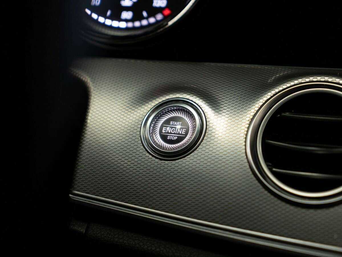 Купить Mercedes-Benz E-Класс с пробегом. Фото: #11