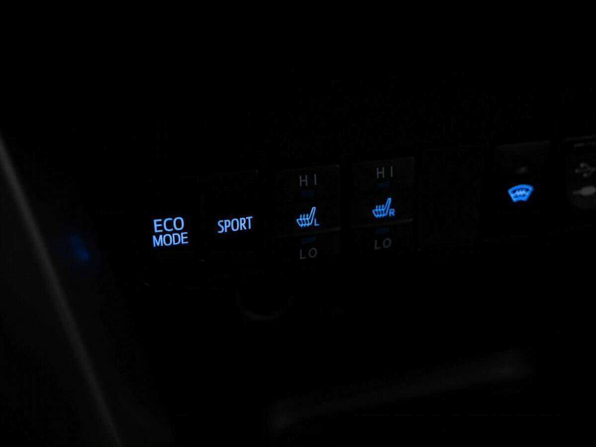 Купить Toyota RAV4 с пробегом. Фото: #16