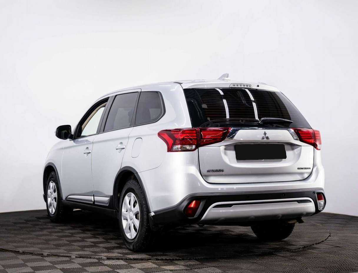 Купить Mitsubishi Outlander с пробегом. Фото: #3