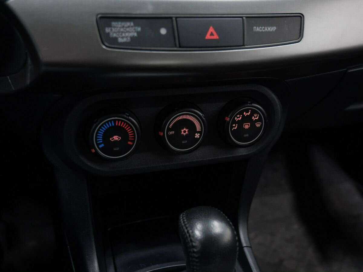 Купить Mitsubishi Lancer с пробегом. Фото: #14