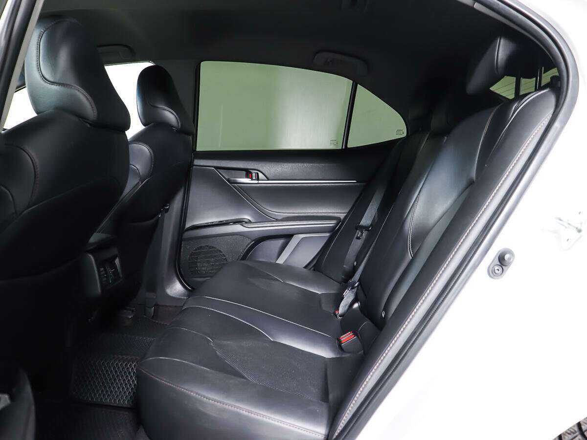 Купить Toyota Camry с пробегом. Фото: #9