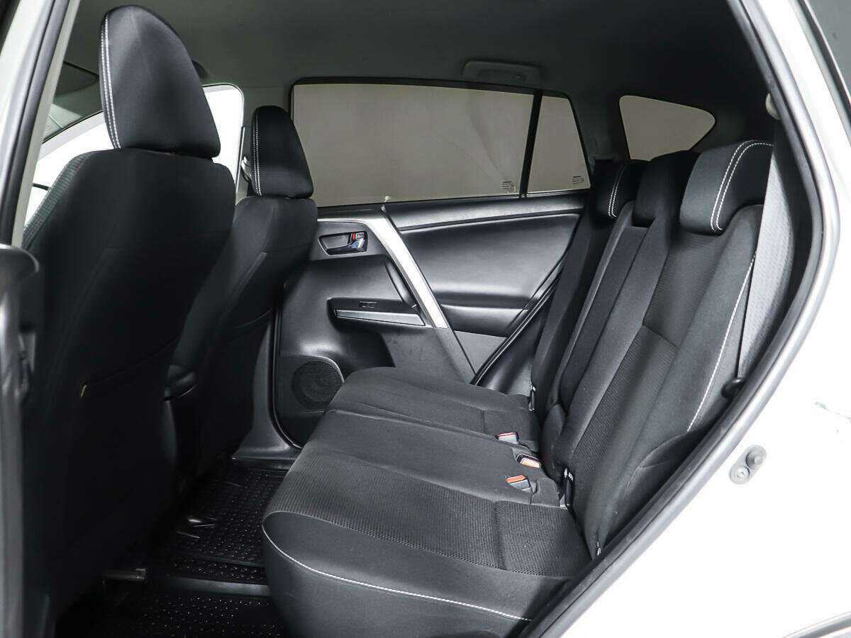 Купить Toyota RAV4 с пробегом. Фото: #9