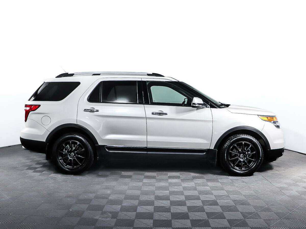 Купить Ford Explorer с пробегом. Фото: #3