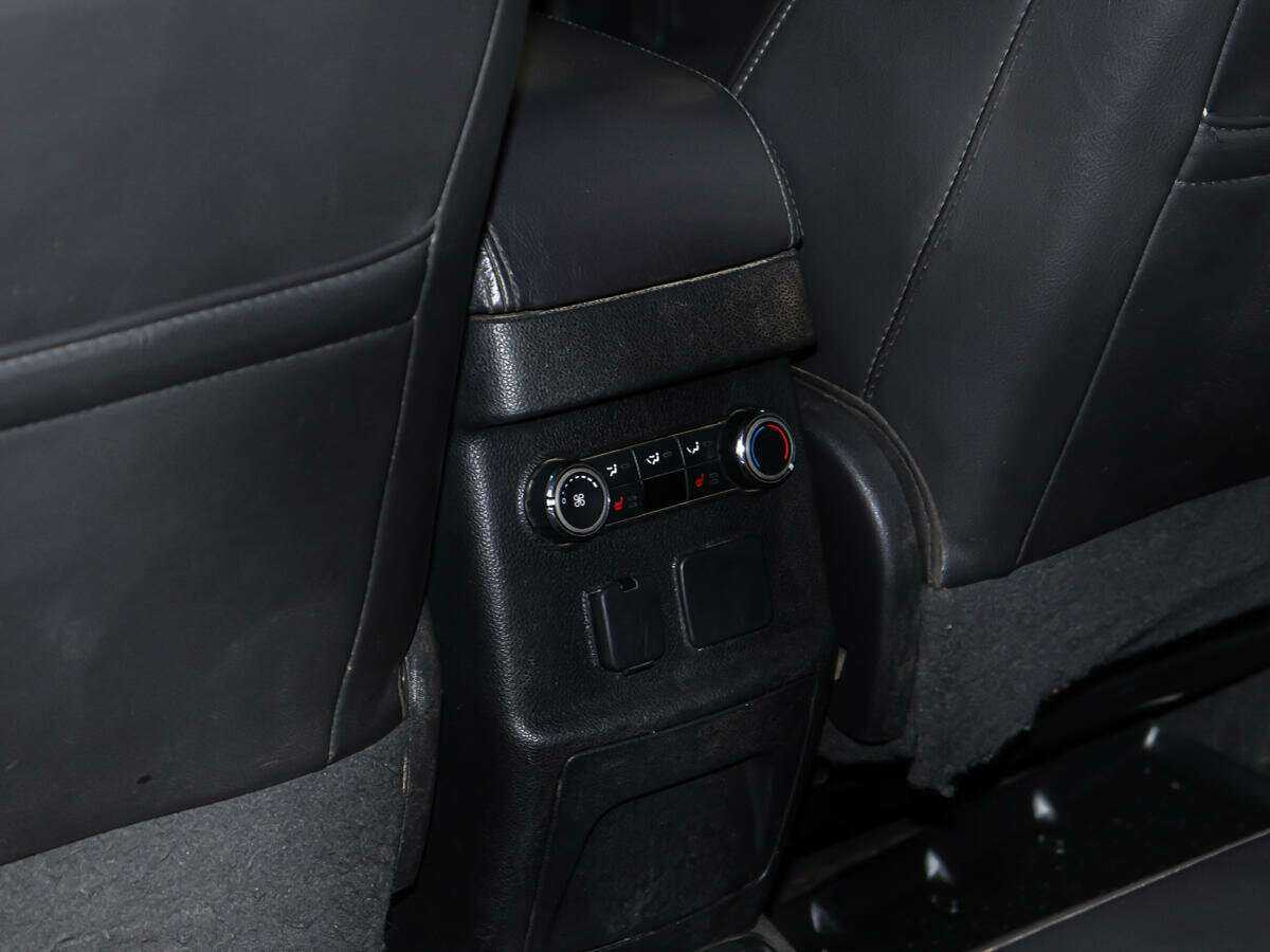 Купить Ford Explorer с пробегом. Фото: #18